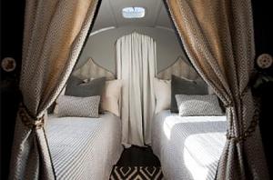 Click image for larger version

Name:	chic-airstream-02.jpg
Views:	188
Size:	20.4 KB
ID:	3837