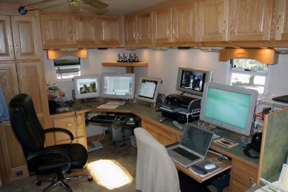 Name:  Office-in-RV.jpg
Views: 215
Size:  21.8 KB